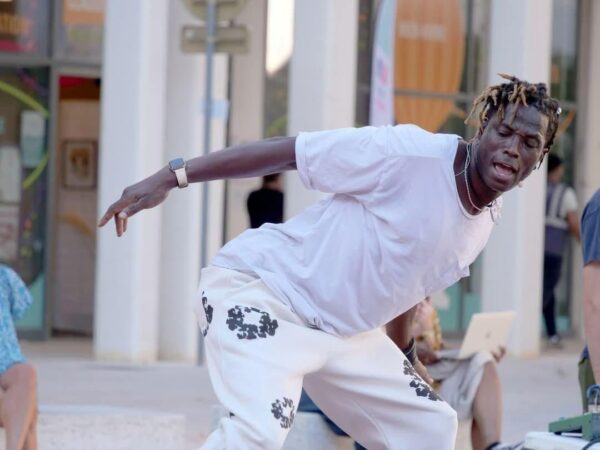 Siaka Coulibaly en train de danser